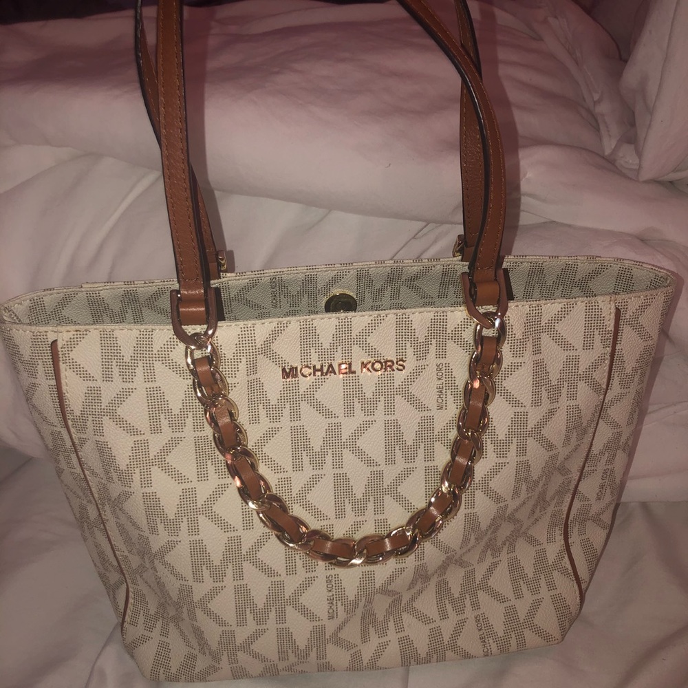 Micheal Kors purse